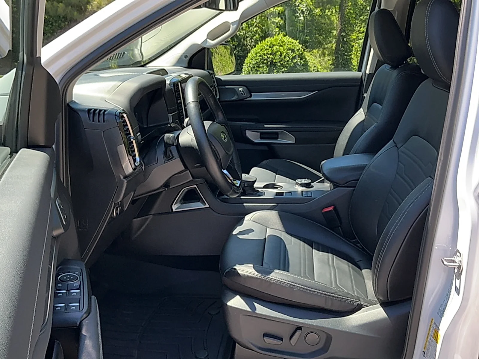 Used 2024 Oxford White Ford LARIAT image 13