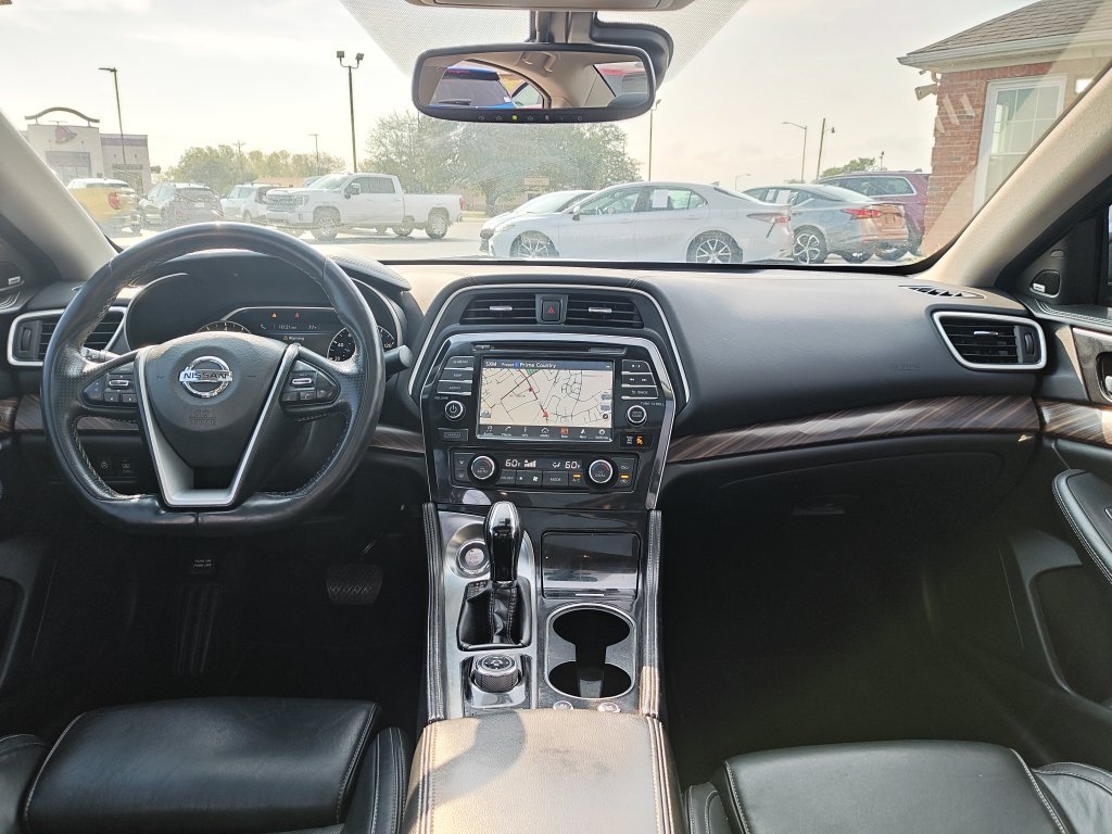 Used 2018 White Nissan Platinum image 15