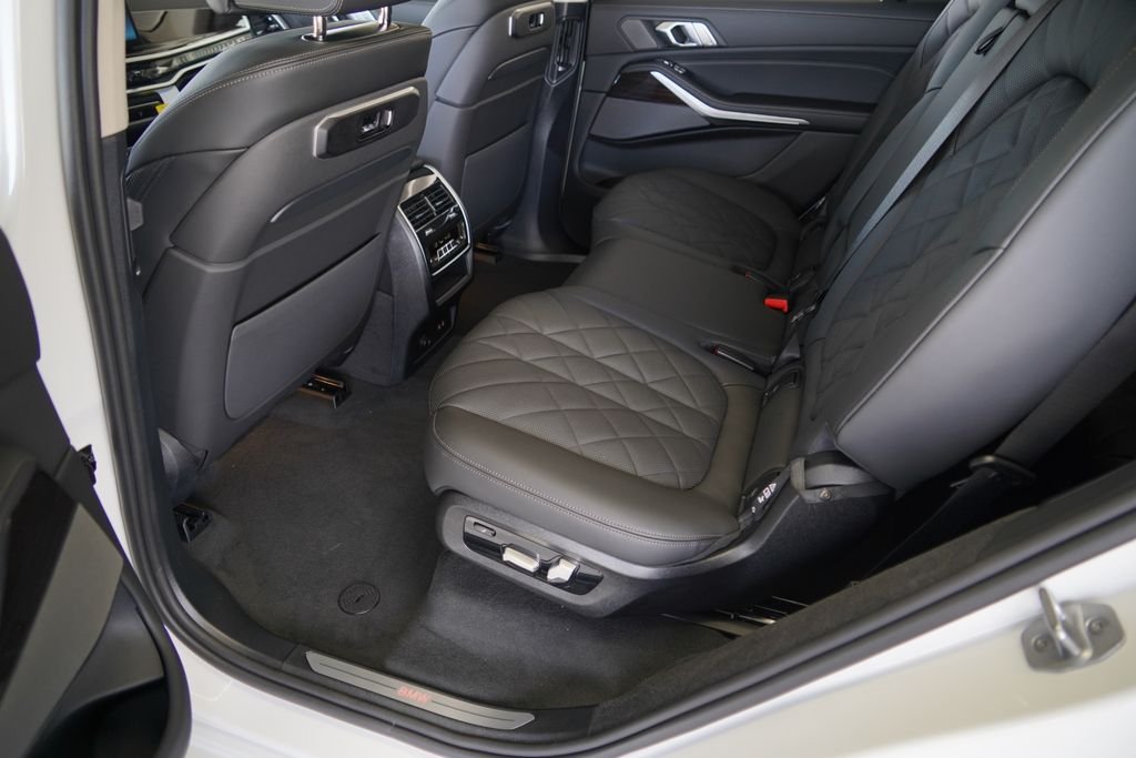 New 2027 Mineral White Metallic BMW xDrive40i image 32