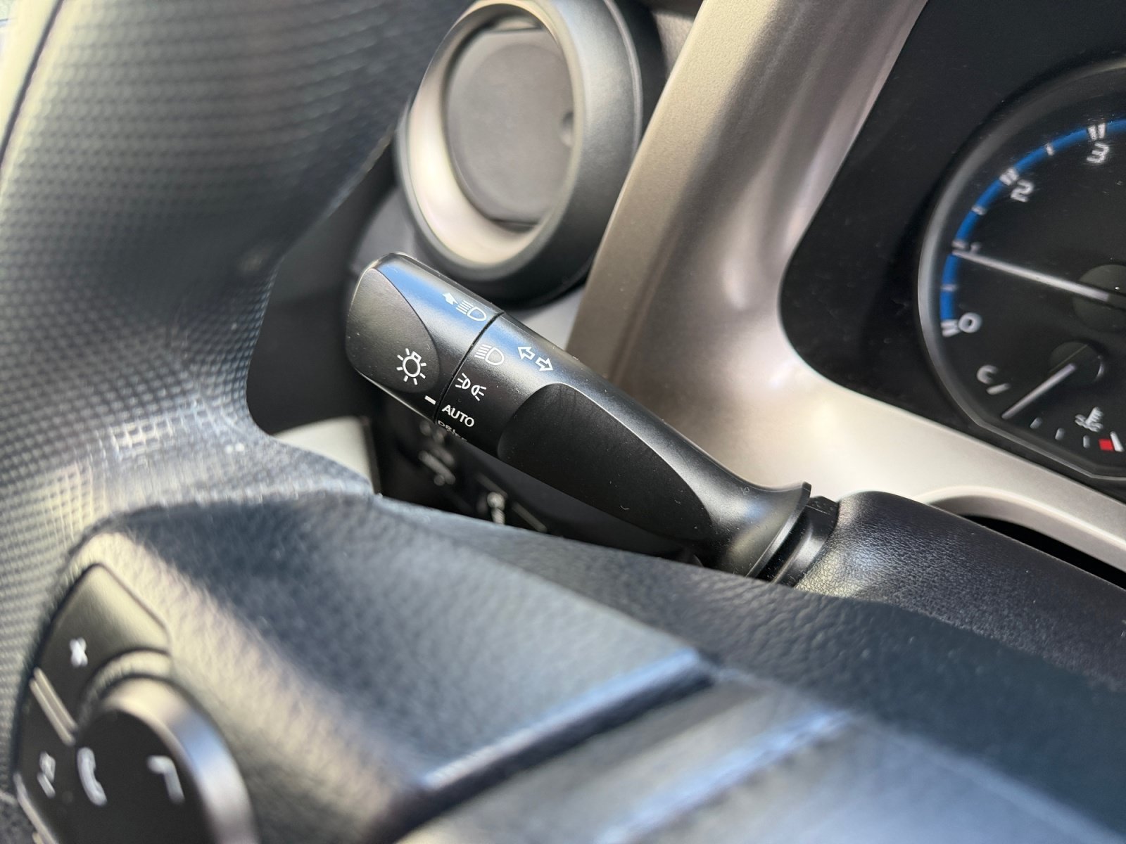 Used 2018 Silver Sky Metallic Toyota LE image 13