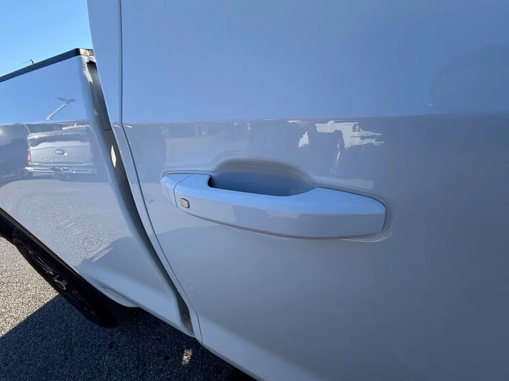 Used 2021 SUMMIT WHITE GMC Elevation image 37