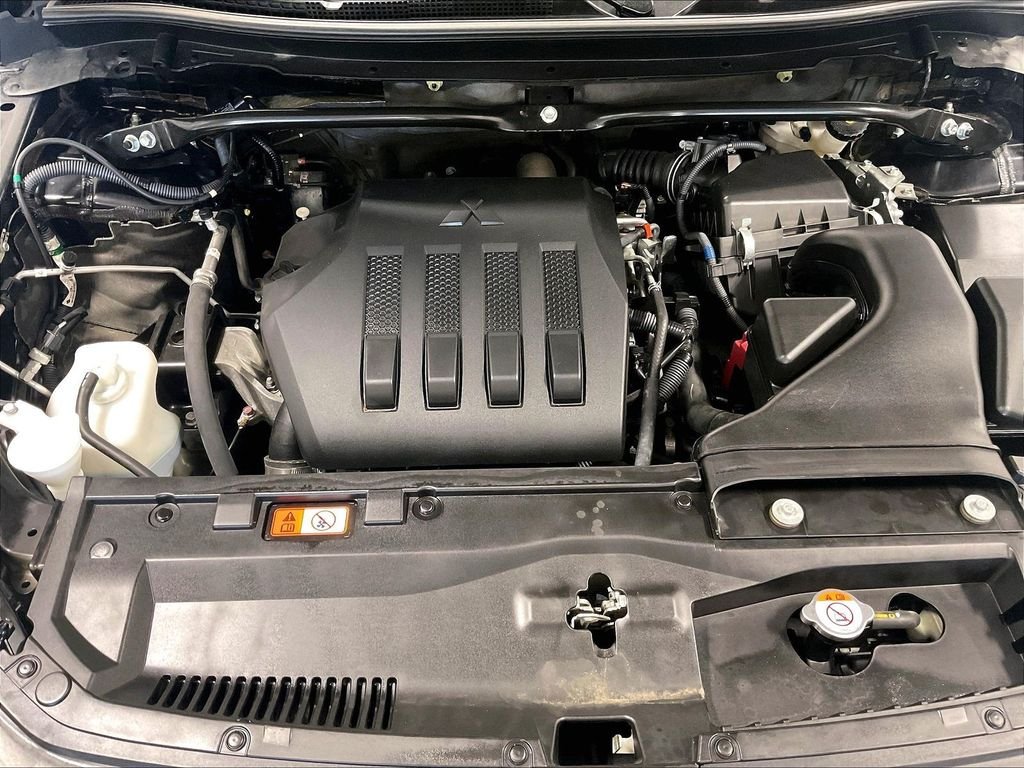 Used 2024 Silver Mitsubishi SE image 34