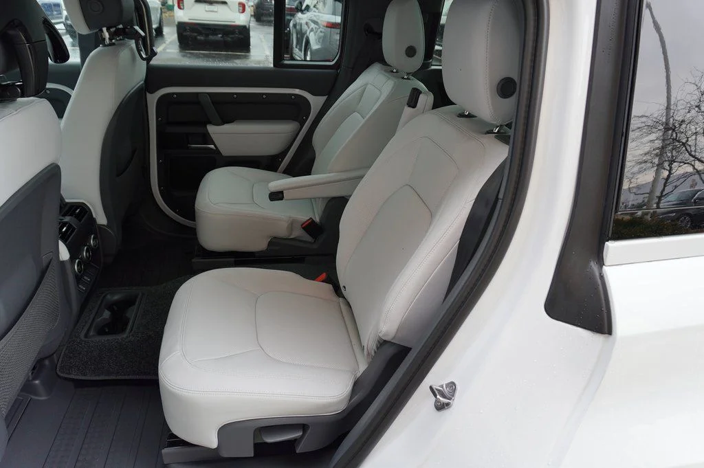 Certified Used 2026 White Land Rover X-Dynamic SE image 32