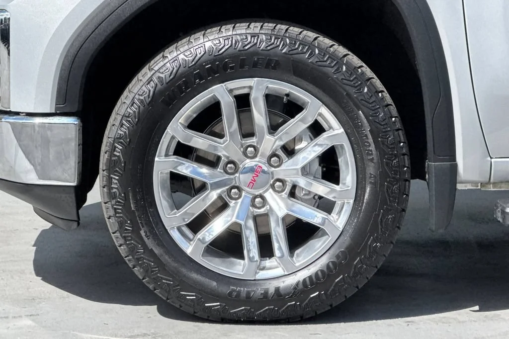 Used 2021 QUICKSILVER METALLIC GMC SLT image 25