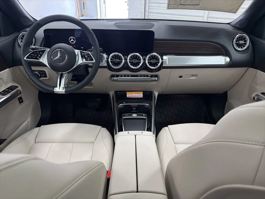 Used 2026 Black Mercedes-Benz GLB 250 image 21