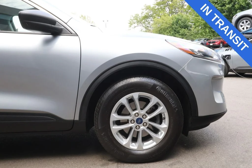 Used 2022 Silver Metallic Ford SE image 9