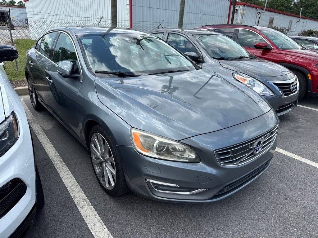 Used 2016 Gray Volvo T5 image 2