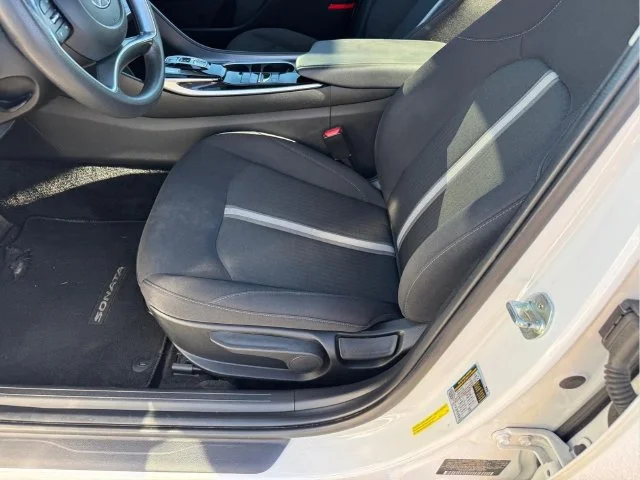 Used 2022 Gray Hyundai SE image 6