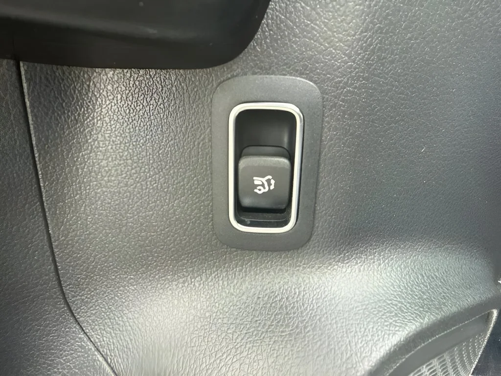 Used 2025 Black Mercedes-Benz GLA 250 image 26