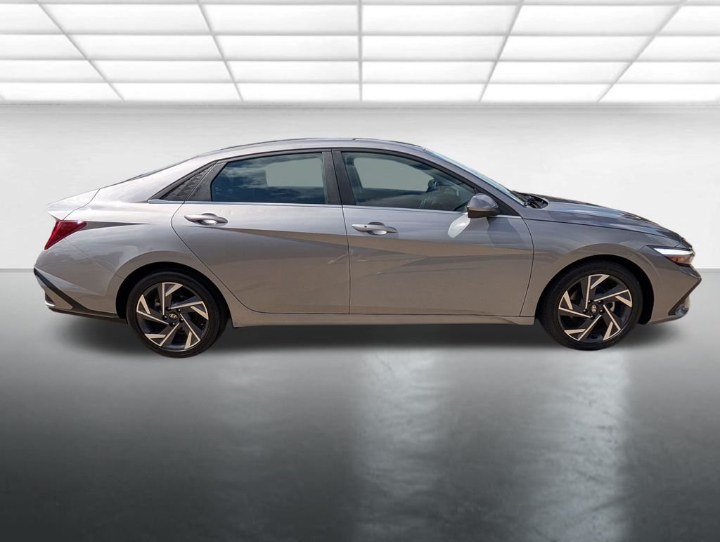 Used 2025 Silver Hyundai SEL Convenience image 30