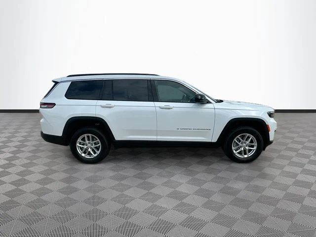New 2026 Bright White Clear-Coat Exterior Paint Jeep Laredo image 8