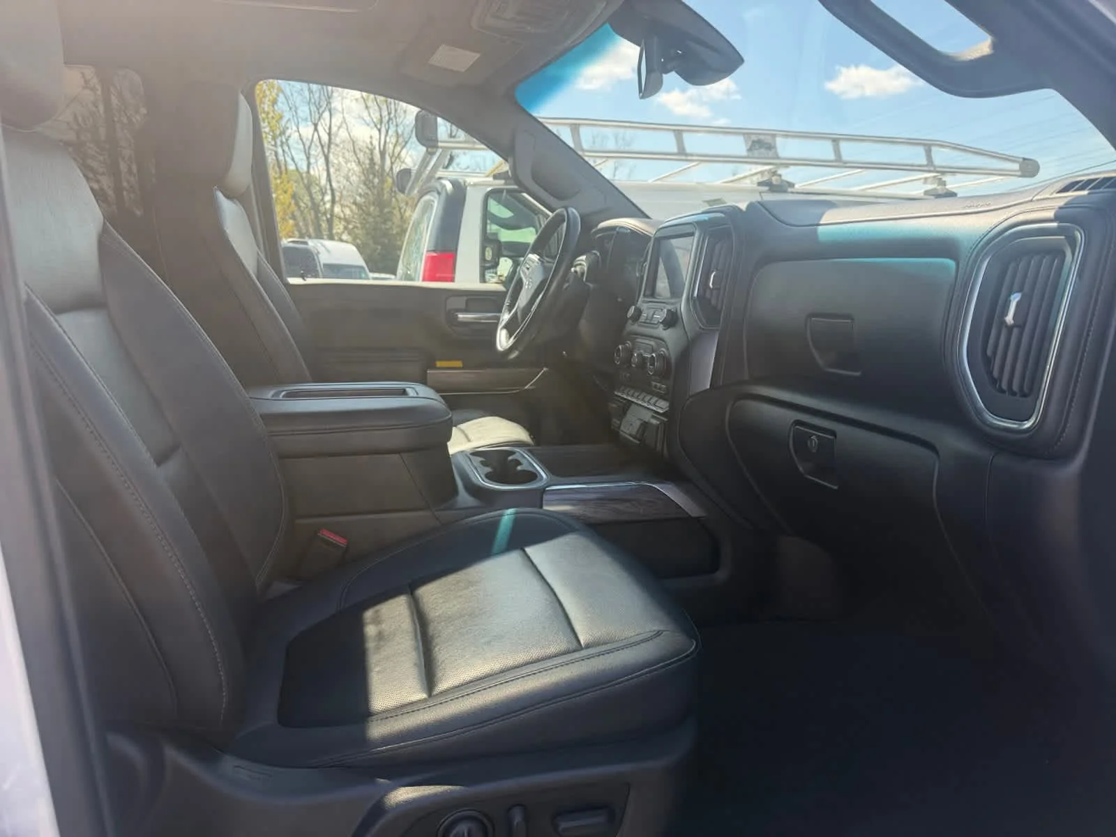Used 2022 Iridescent Pearl Tricoat Chevrolet LTZ image 28