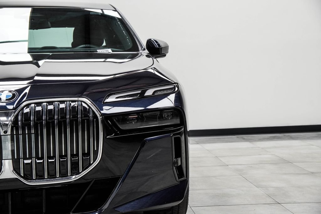 Used 2025 Black BMW 740i xDrive image 5