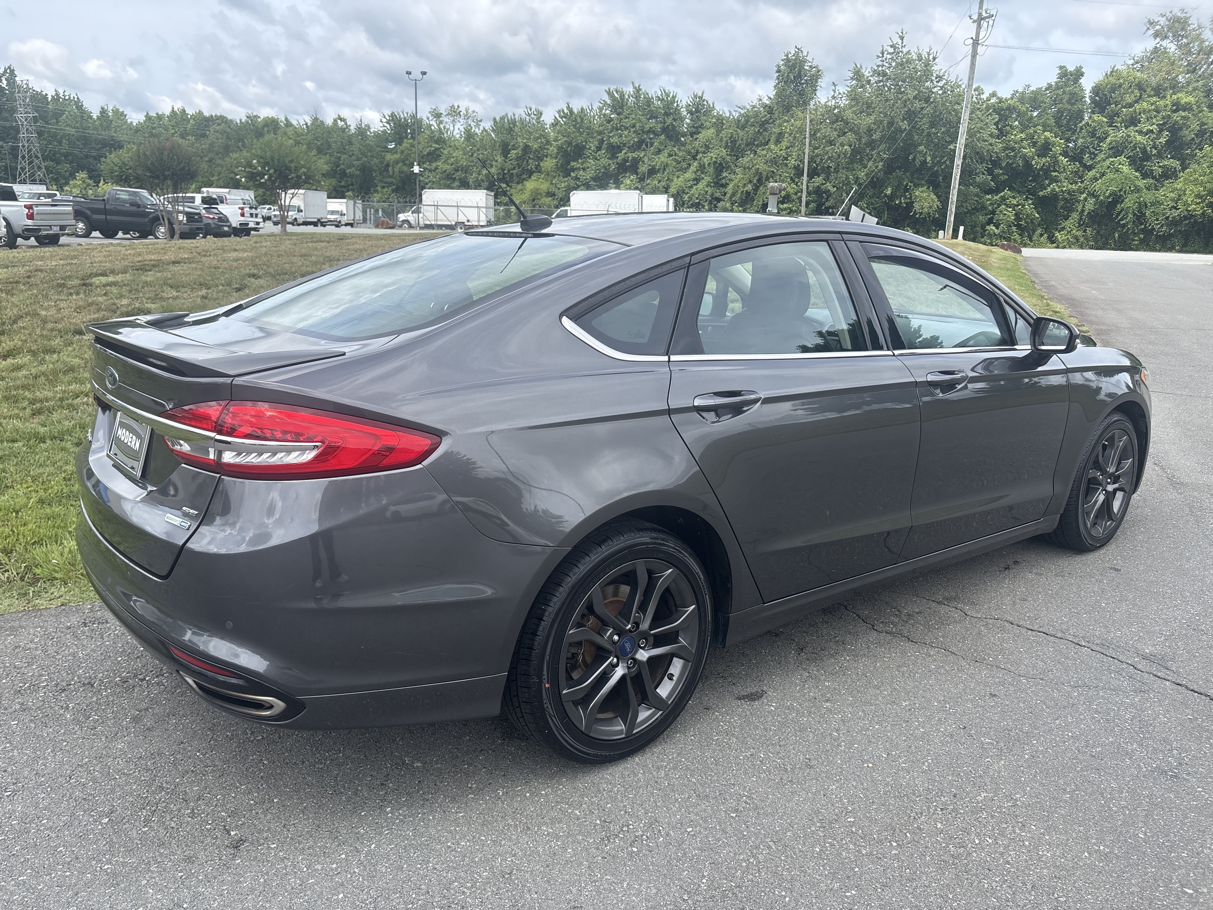Used 2018 Magnetic Metallic Ford SE image 6