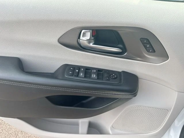 Used 2022 White Chrysler Touring L image 15
