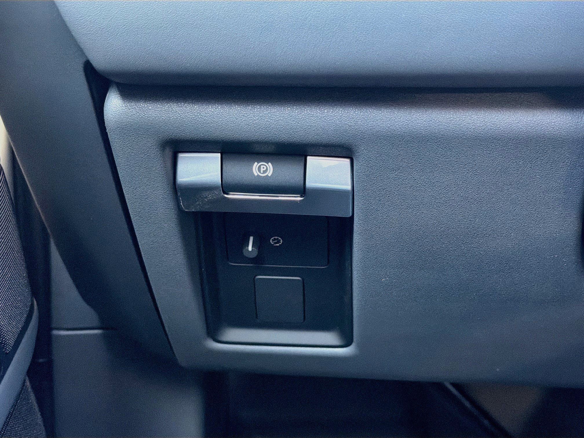 New 2026 Fuji White Land Rover X-Dynamic SE image 35