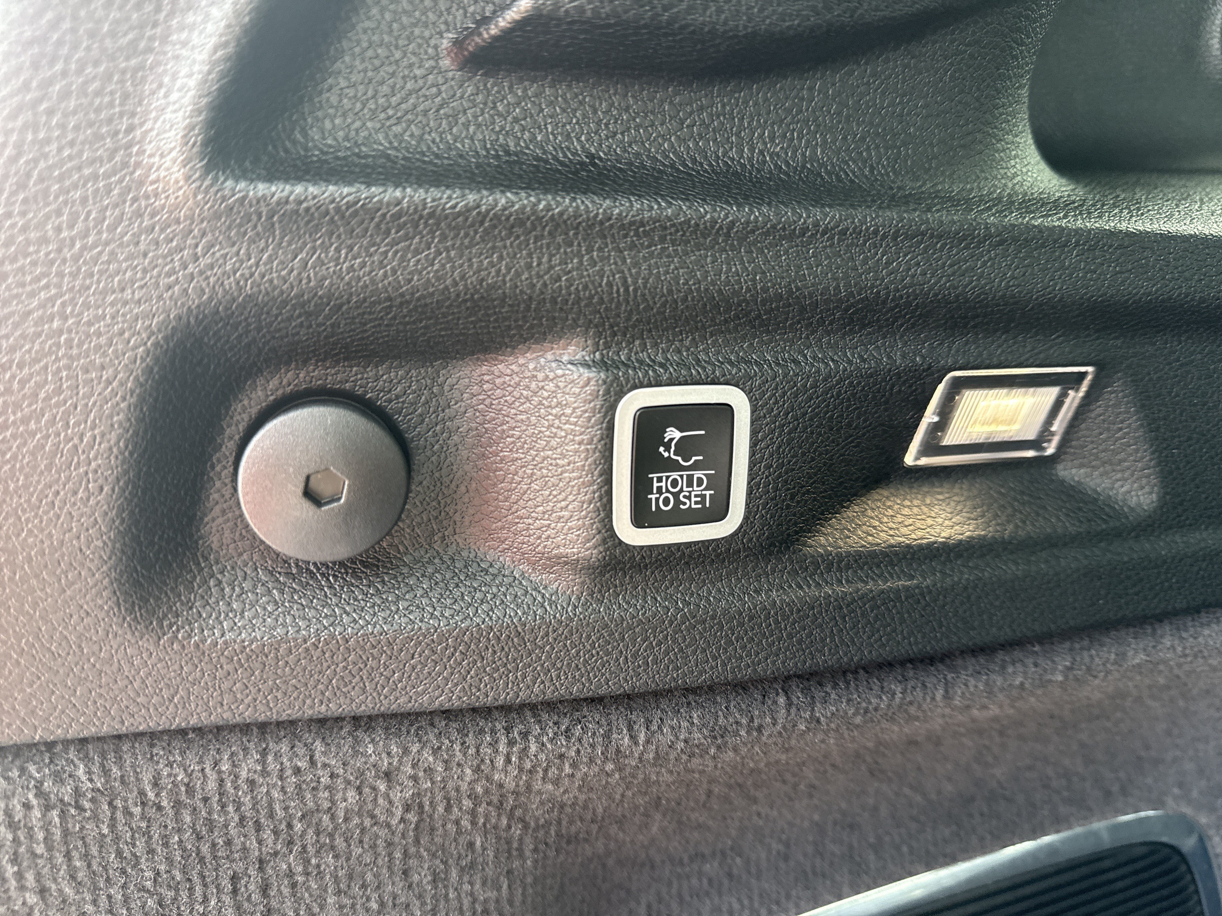 Used 2023 Rocky Mountain Pearlcoat Jeep Overland image 21