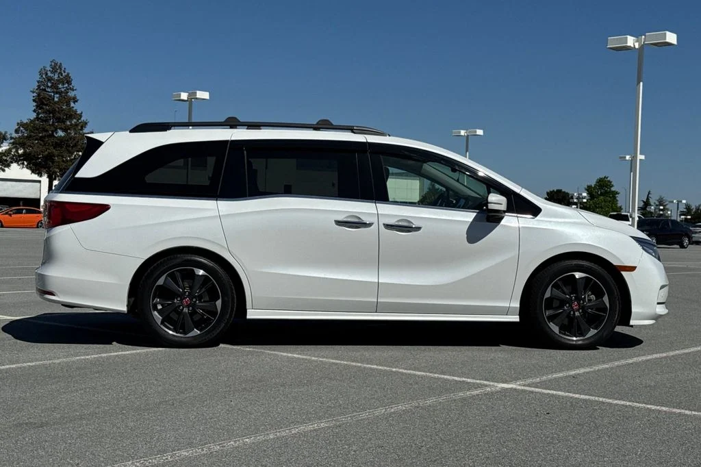 Used 2022 Platinum White Pearl Honda Elite image 3