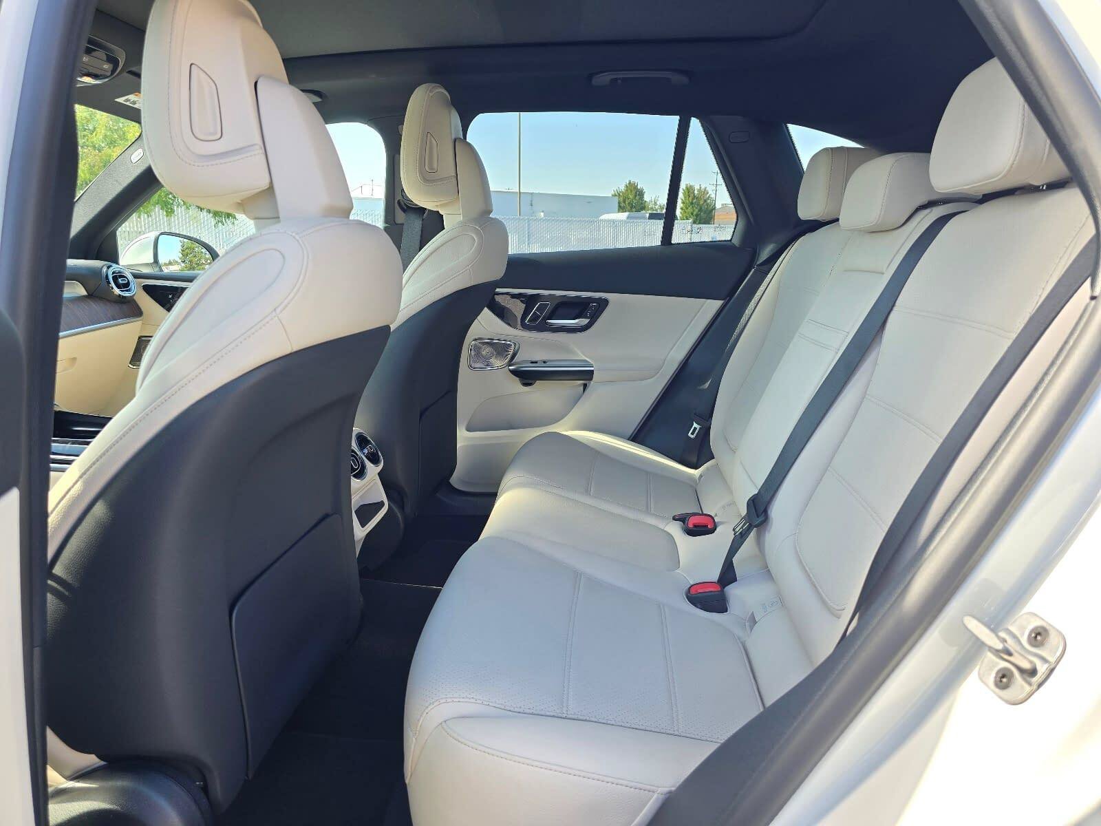 Used 2025 Polar White Mercedes-Benz GLC 300 image 17