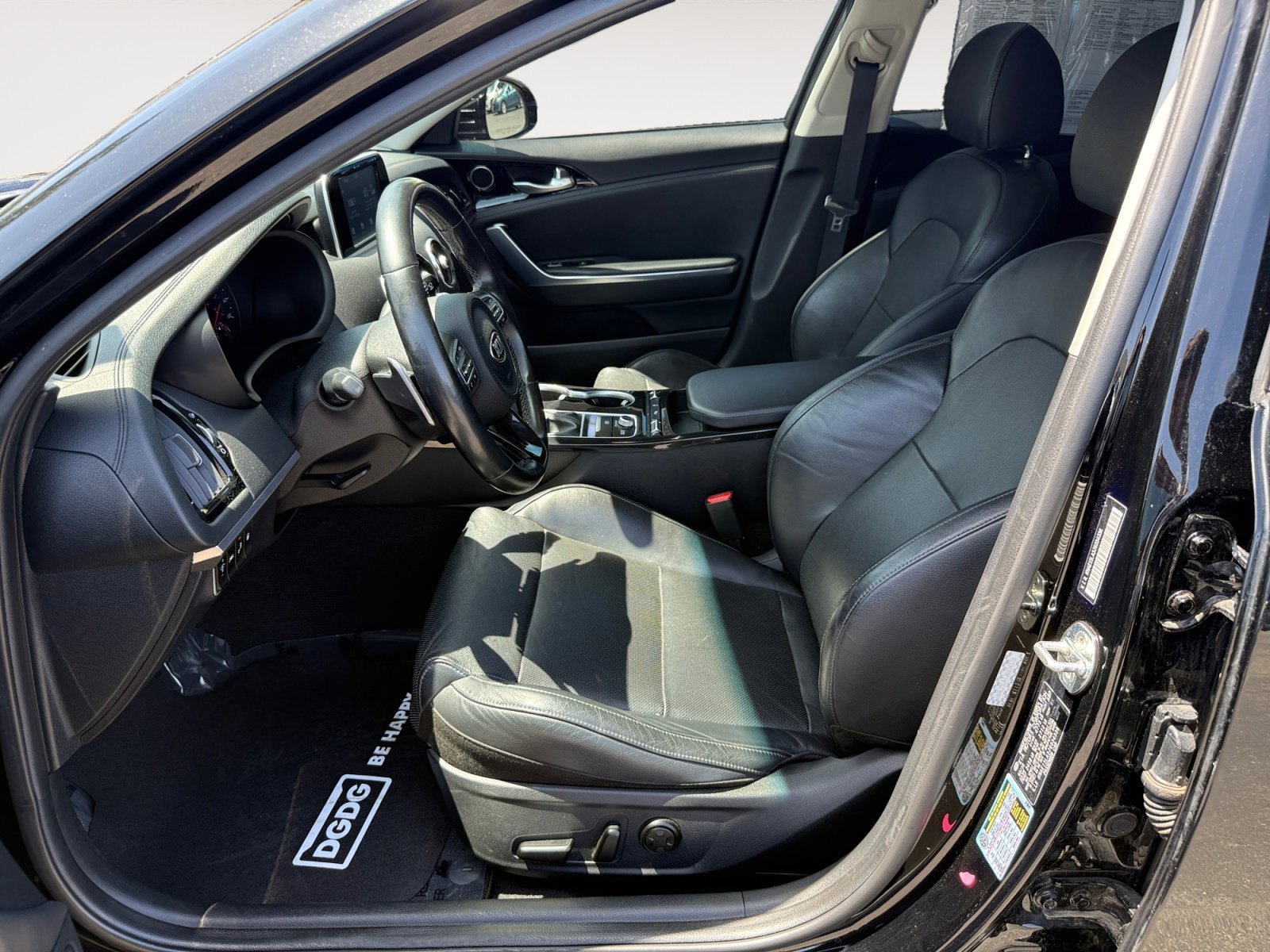 Used 2018 Aurora Black Kia Base image 10