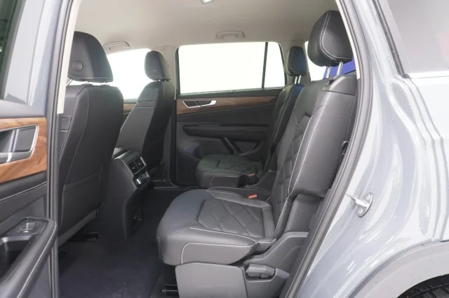 New 2026 Pure Gray Volkswagen 2.0T SE w/Technology image 19