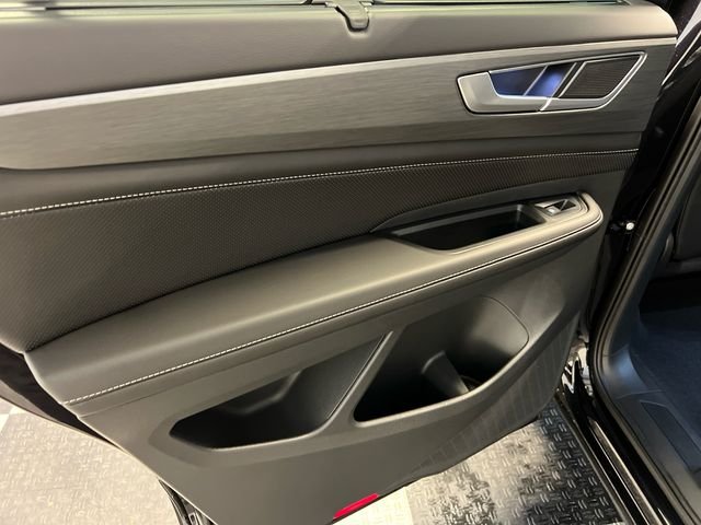New 2026 Black Volkswagen 2.0T SE w/Technology image 11