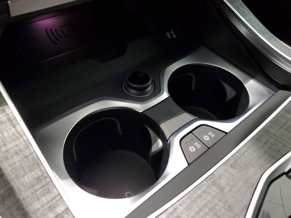 2025 BMW X7 ALPINA XB7 - Photo 24