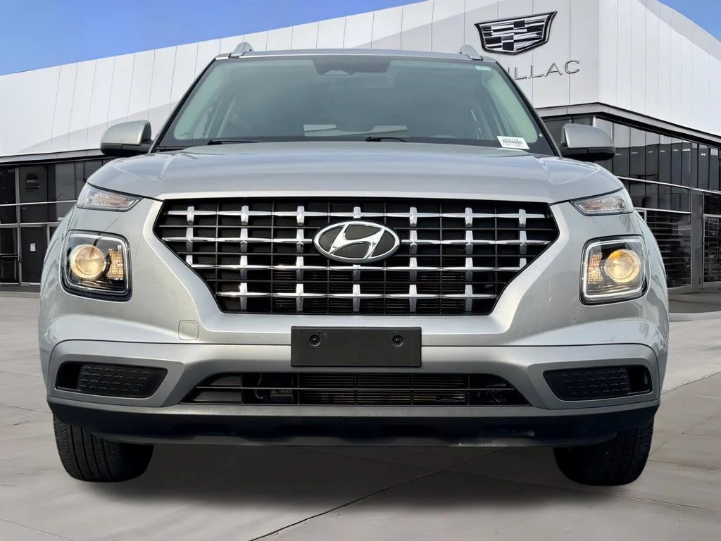Used 2024 Silver Hyundai SEL image 4