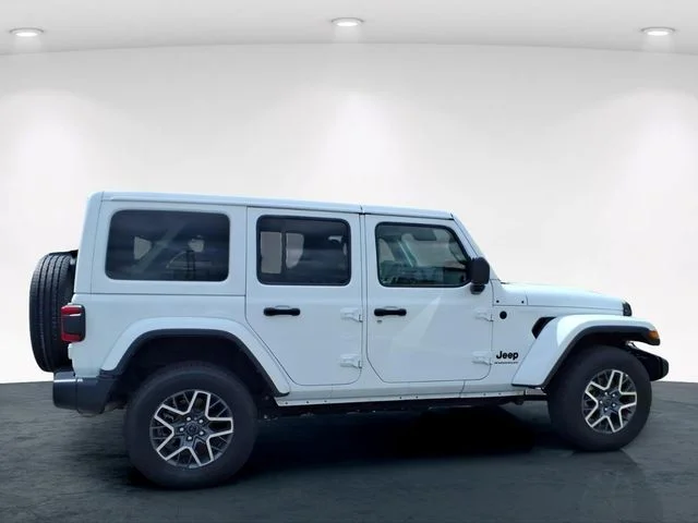 Used 2025 White Jeep Sahara image 18