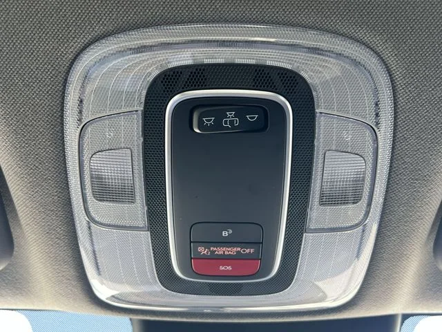 Used 2025 White Hyundai SEL Sport image 37
