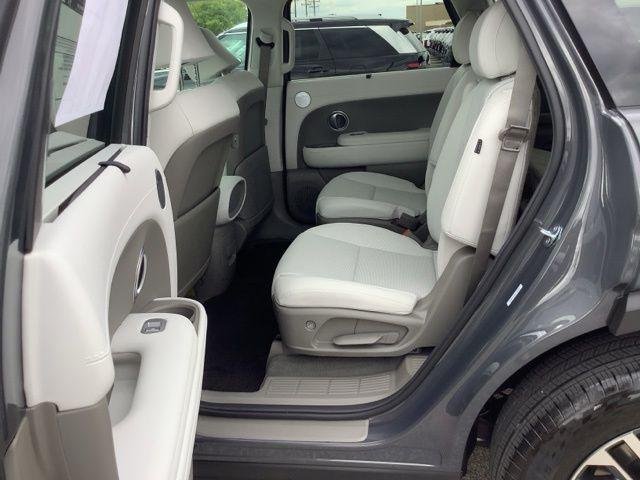 New 2027 Gray Hyundai SEL image 11