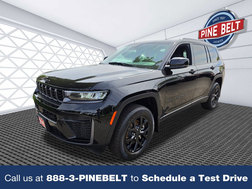 New 2026 Diamond Black Crystal Pearl-Coat Exterior Paint Jeep Laredo image 1