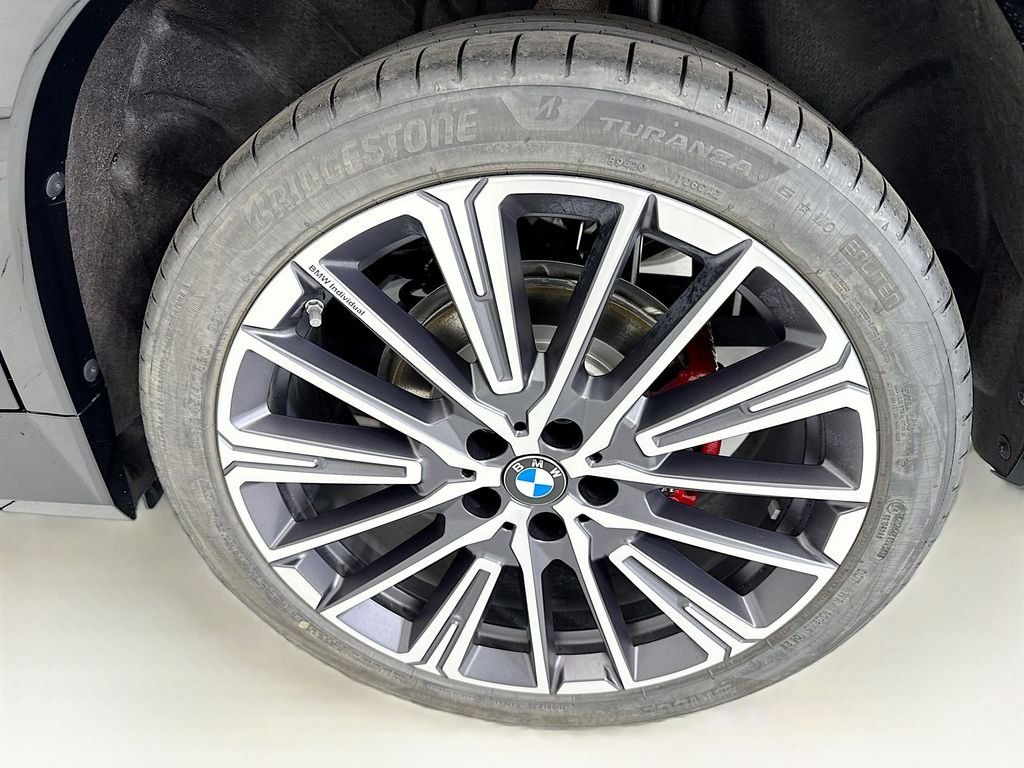 New 2026 Black Sapphire Metallic BMW xDrive28i image 30