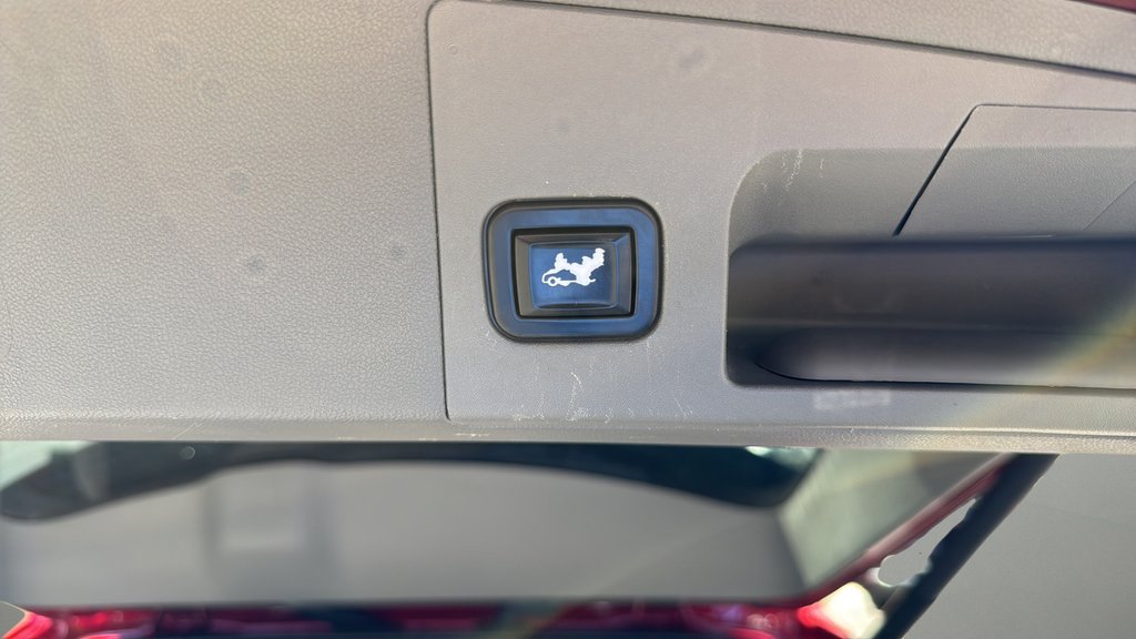 Used 2022 INFRARED TINTCOAT Cadillac AWD Premium Luxury image 27