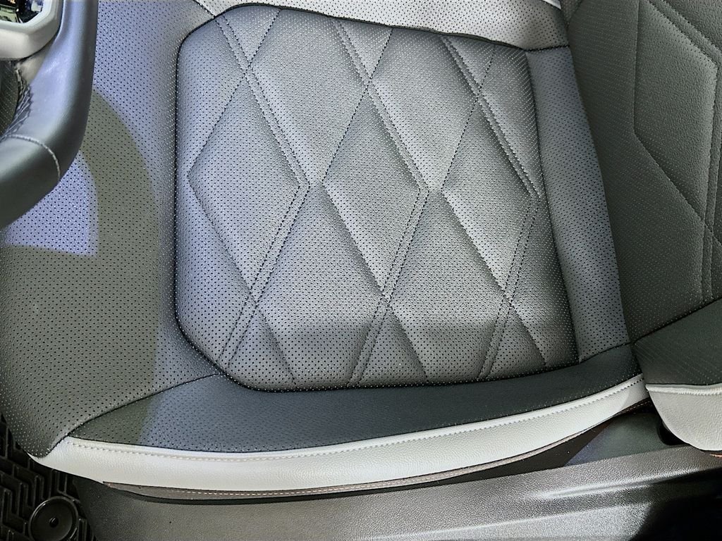 Used 2025  Volkswagen 2.0T Peak Edition image 19