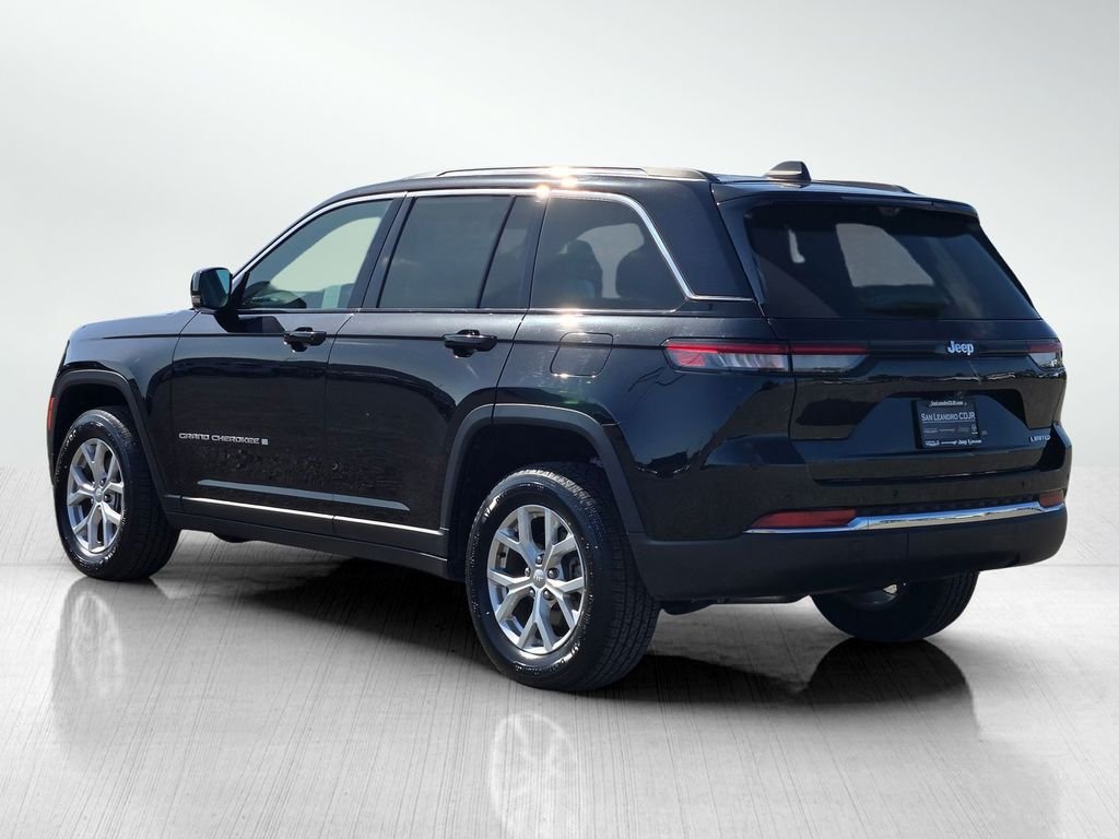 Certified Used 2023 Diamond Black Crystal Pearlcoat Jeep Limited image 7