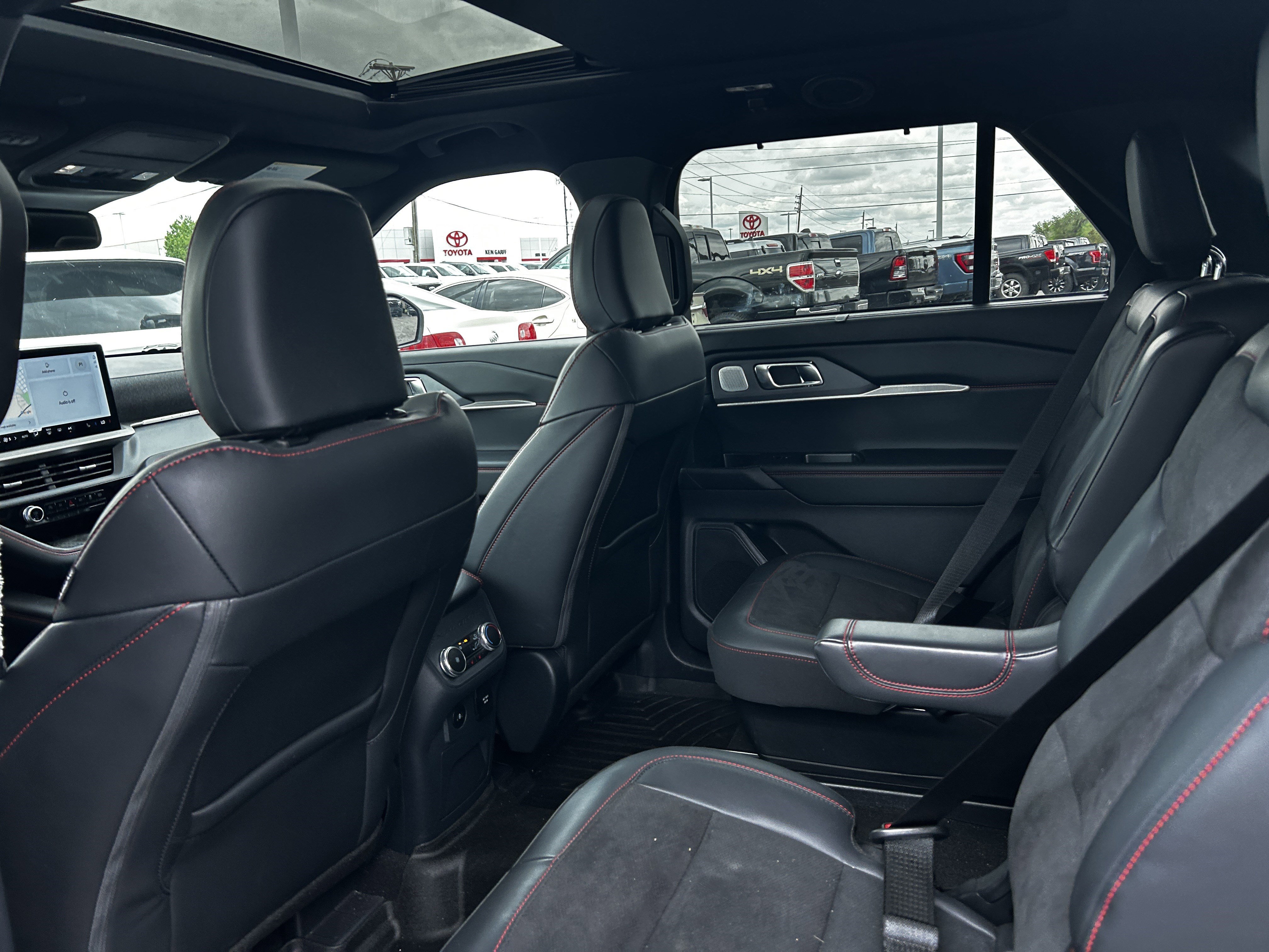 2025 Ford Explorer ST - Photo 11