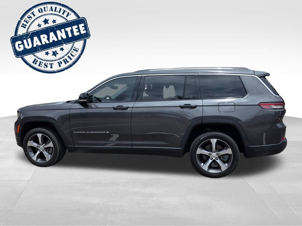 Used 2023  Jeep Limited image 4