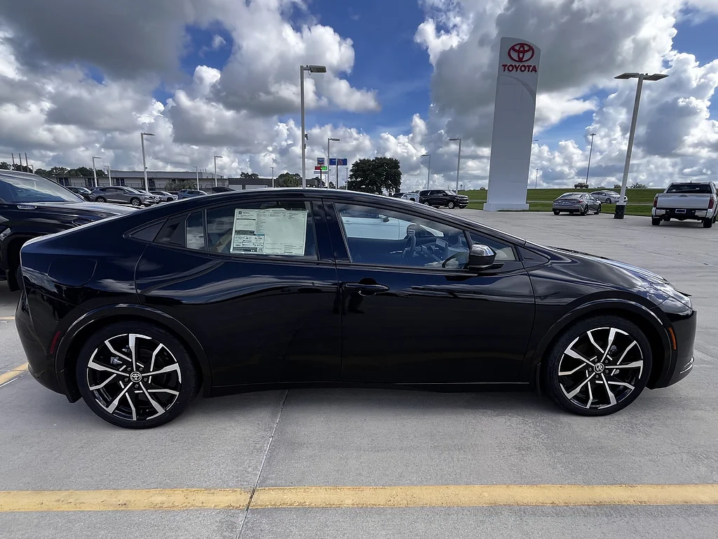 2026 Toyota Prius Plug-in Hybrid XSE Premium - Photo 2