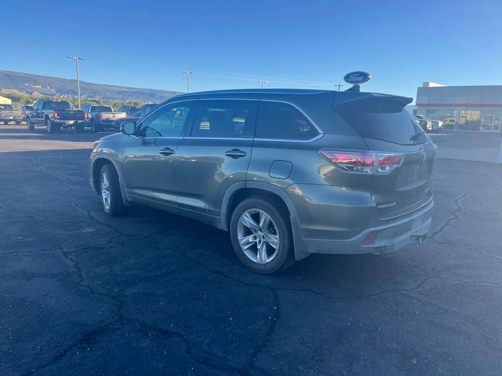 Used 2015 Jade Metallic Toyota Limited Platinum V6 image 4