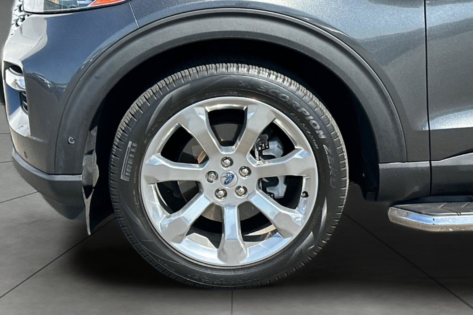 Used 2020 Gray Ford Platinum image 32