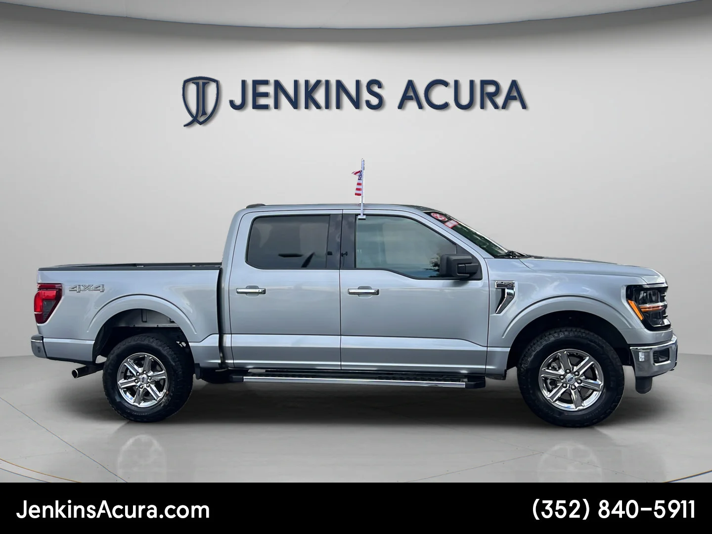 Used 2025 Silver Metallic Ford XLT image 2