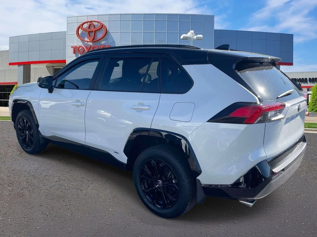 2022 Toyota RAV4 XSE - Photo 8