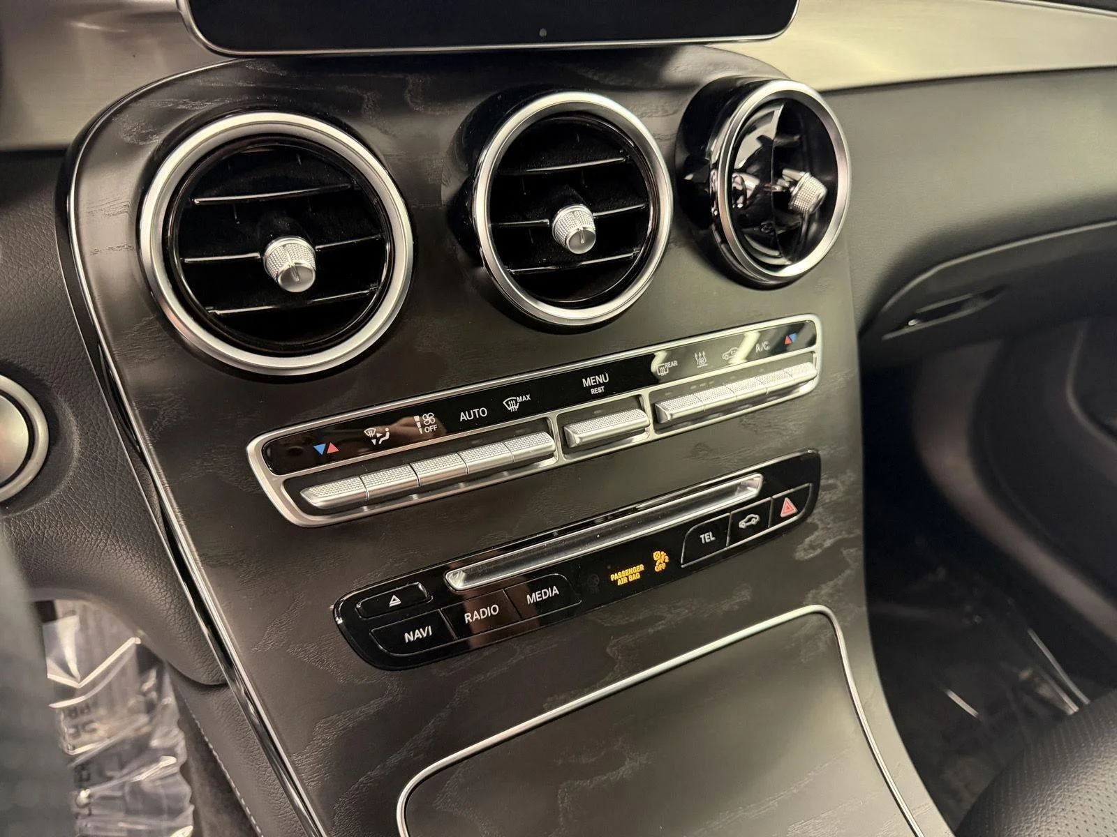 Used 2019 Selenite Grey Metallic Mercedes-Benz GLC 350e image 13