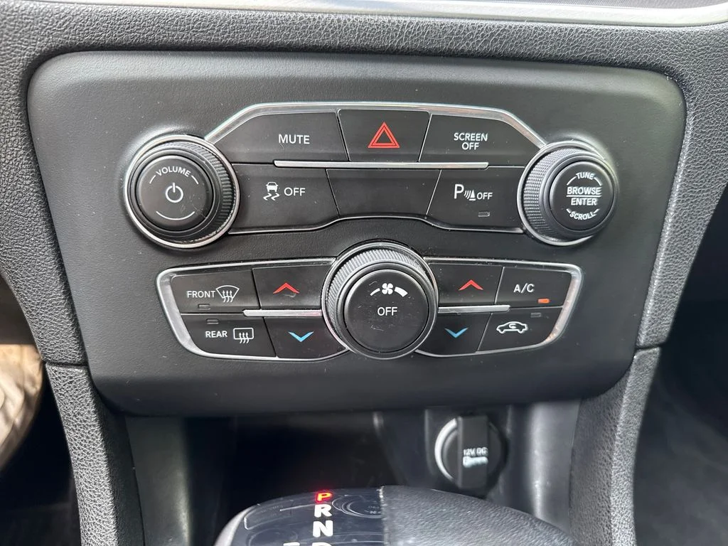 Used 2020 Orange Dodge SXT image 19