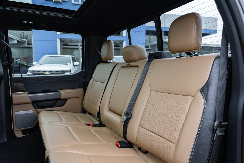 Used 2022 Oxford White Ford Lariat image 30