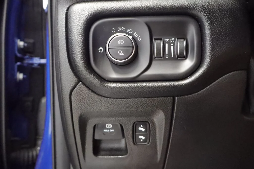 Certified Used 2019 Blue Ram Laramie image 26