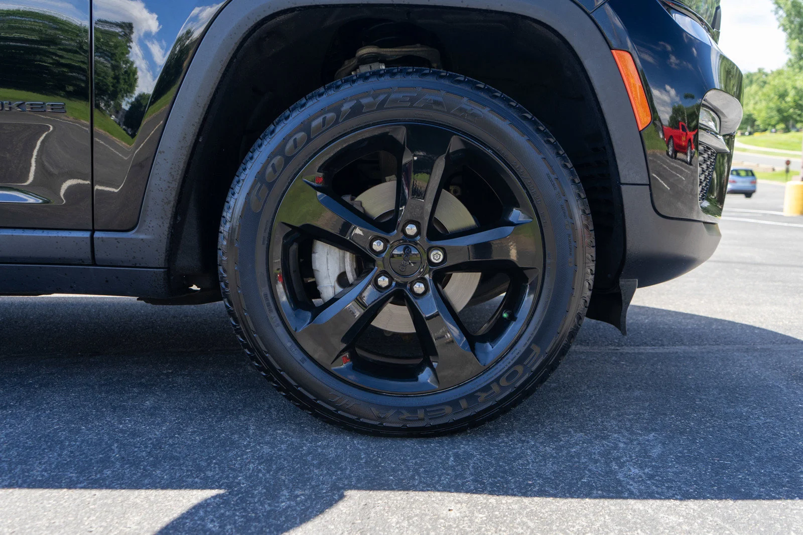 Used 2023 Diamond Black Crystal Pearlcoat Jeep Limited image 11