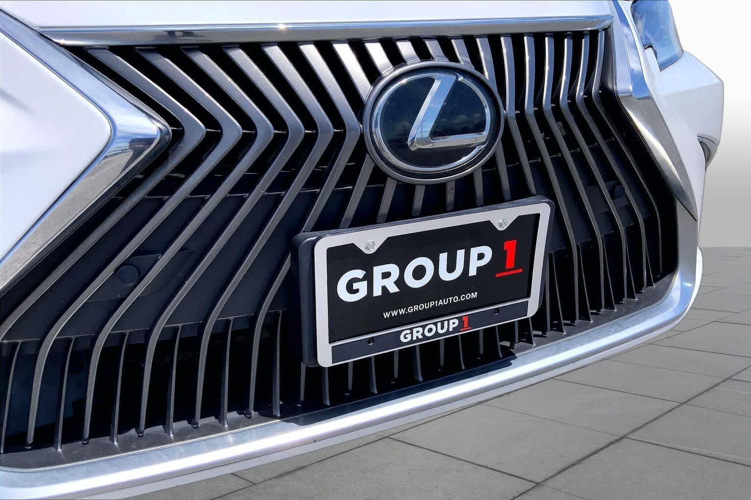 Used 2020 Eminent White Pearl Lexus  image 29