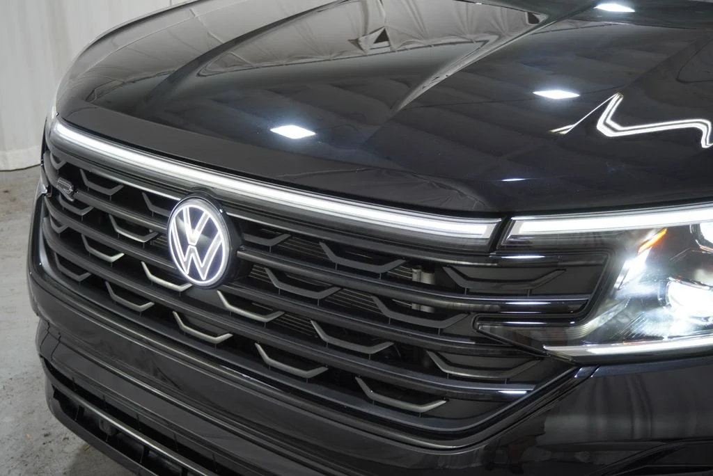 Certified Used 2025 Black Volkswagen 2.0T SEL R-Line Black image 38